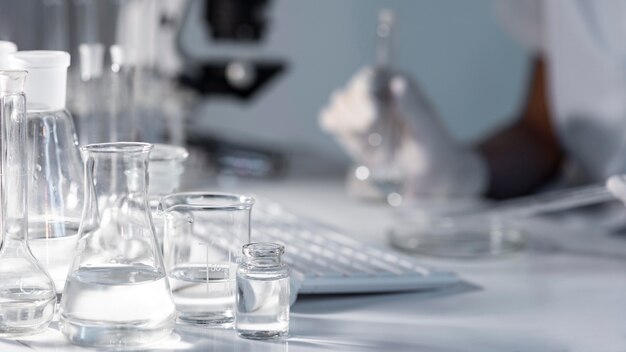 Wybór odpowiednich odczynników i sprzętu laboratoryjnego: kluczowe czynniki do rozważenia