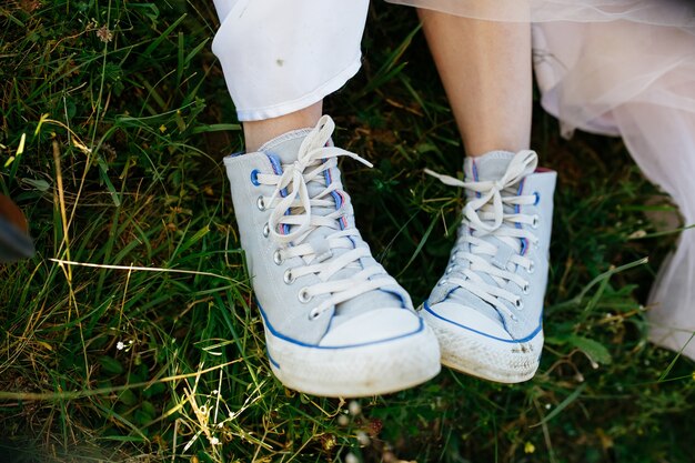Jak wybrać idealne damskie sneakersy na każdą okazję?