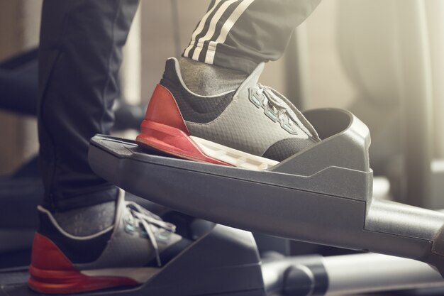 Jak wybrać idealne obuwie medyczne dla maksymalnego komfortu w pracy?